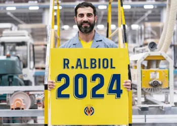 Villarreal, Raul Albiol’un sözleşmesini 1 yıl uzattı