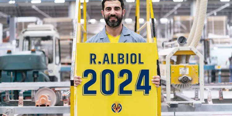 Villarreal, Raul Albiol’un sözleşmesini 1 yıl uzattı