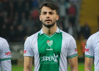 Bursaspor’da 3 futbolcunun sözleşmesi yenilendi