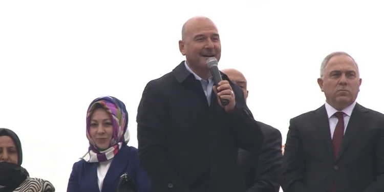 Bakan Soylu’dan müzik açan CHP standına tepki
