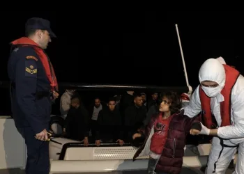 Ayvacık açıklarında 27 kaçak göçmen yakalandı