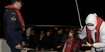 Ayvacık açıklarında 27 kaçak göçmen yakalandı