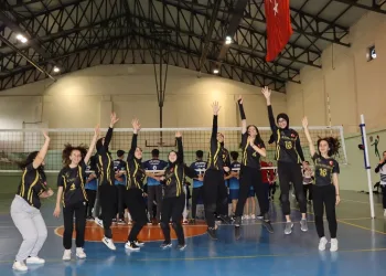 Oltu’da voleybol rüzgarı esti