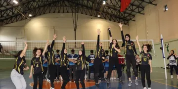 Oltu’da voleybol rüzgarı esti