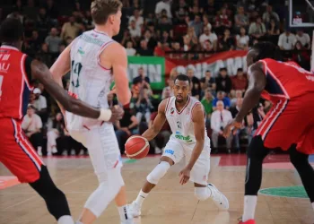 Pınar Karşıyakalı Erick McCollum, ligin sayı lideri