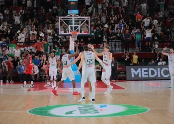 Pınar Karşıyaka, Büyükçekmece Basketbol deplasmanında