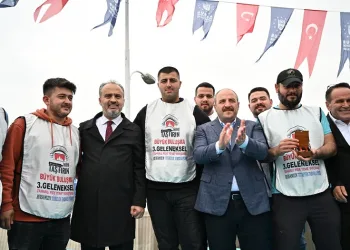 7 dakikada 7 tahanlıyla altınları kaptı