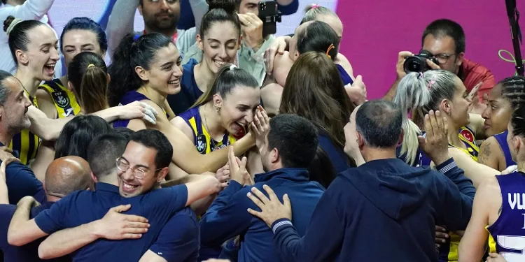 Fenerbahçe Kadın Voleybol Takımı şampiyon oldu