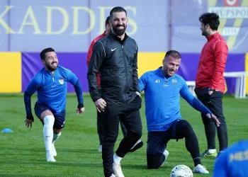 Arda Turan’a “Türk Futboluna Katkı” ödülü