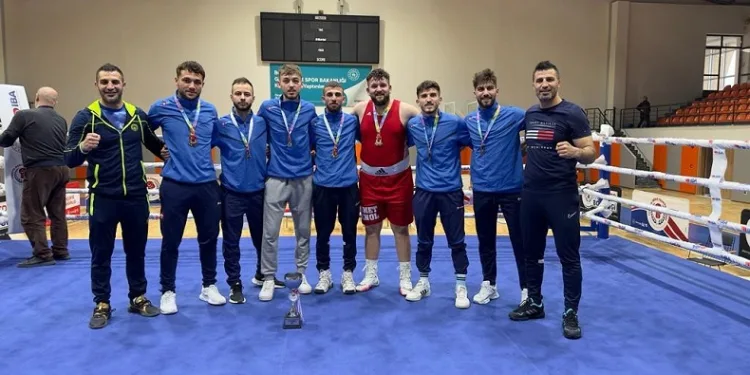 Bayburt Üniversitesinin “Altın Yumrukları” bir kez daha Türkiye’nin zirvesinde
