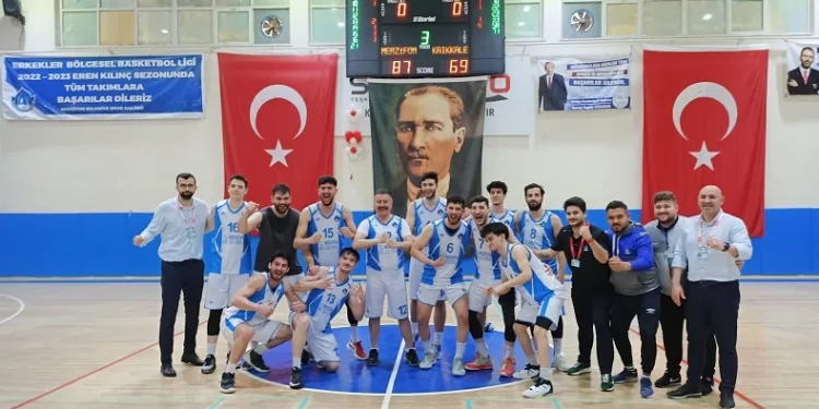 Belediye başkanı basketbol takımında