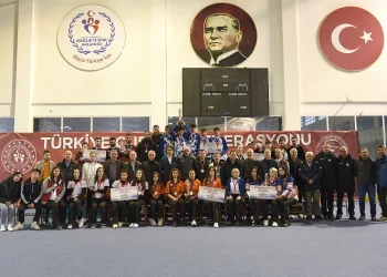 Curling’te 4 takım süper lige çıktı