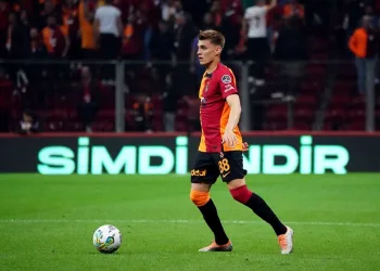 Galatasaray’ın genç futbolcusu Kazımcan Karataş: “Hedefim şampiyonluk, uzun vadede ise Avrupa’da oynamak istiyorum”