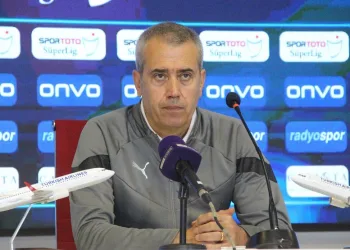 Kasımpaşa Teknik Direktörü Kemal Özdeş: “Bizim için önemli 3 puandı”