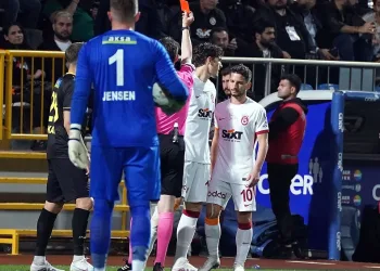 Nicolo Zaniolo kırmızı kart gördü