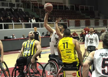 İzmir Büyükşehir Belediyespor play-off final serisini eşitledi