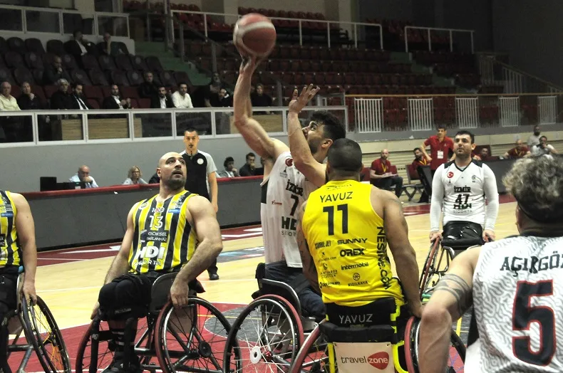 İzmir Büyükşehir Belediyespor play-off final serisini eşitledi