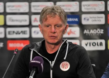 FTA Antalyaspor Teknik Sorumlusu Alfons Groenendijk: “3 puan alabilecekken 1 puanla sahadan ayrılmayı hazmedemiyorum”