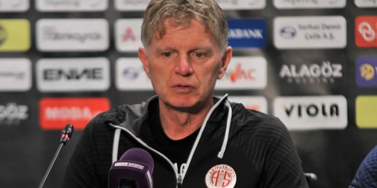 FTA Antalyaspor Teknik Sorumlusu Alfons Groenendijk: “3 puan alabilecekken 1 puanla sahadan ayrılmayı hazmedemiyorum”