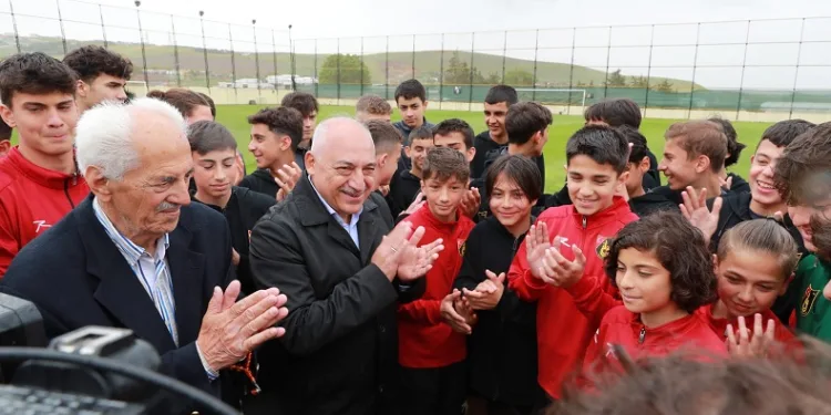 TFF Başkanı Mehmet Büyükekşi’den İstanbulspor’a ziyaret