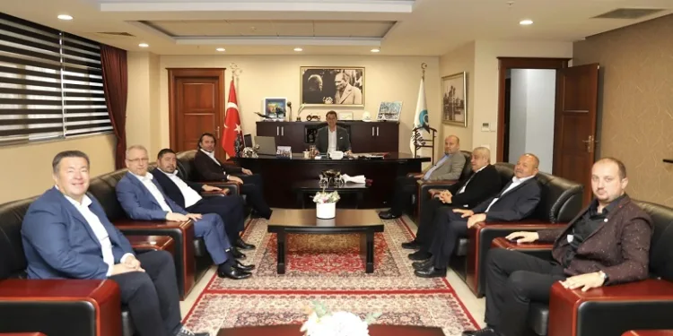 Bandırmaspor yeni yönetimi Belediye Başkanı Tolga Tosun’u ziyaret etti