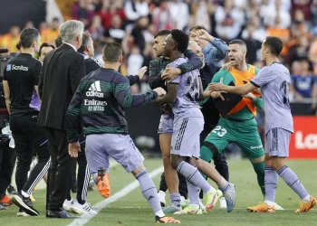 Valencia, Vinicius Jr’a ırkçı hareketler yapan taraftarları ömür boyu seyirden men etti