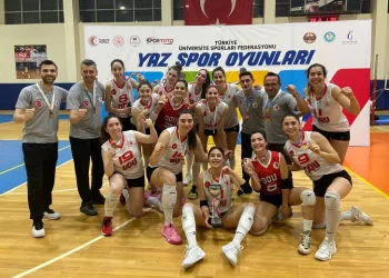 Doğuş Üniversitesi, kadın voleybolda Türkiye şampiyonu oldu