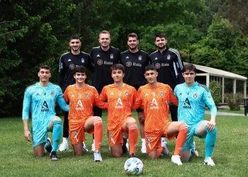Beşiktaş’ta genç kaleciler, A takım eldivenleri ile buluştu