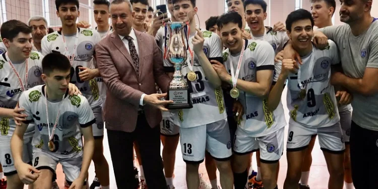 Arkas Spor’un gençleri namağlup şampiyon