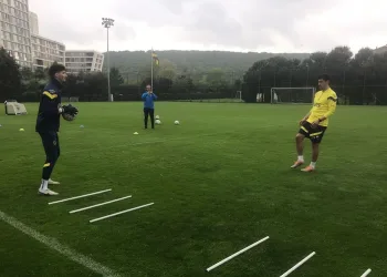 Fenerbahçe’nin kalecisi Altay Bayındır, saha çalışmalarına başladı