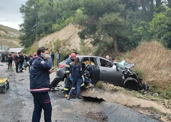 Kayganlaşan yolda Tır faciası