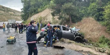 Kayganlaşan yolda Tır faciası