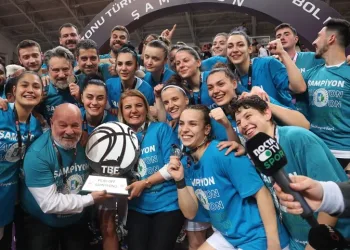 İzmitli basketbolcuların şampiyonluğu kentte coşkuyla kutlanacak