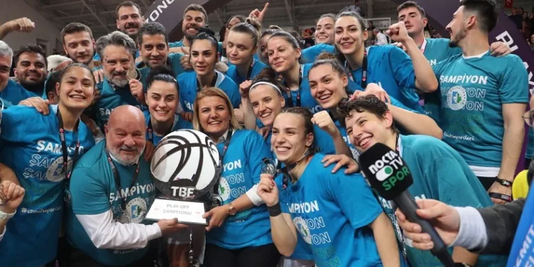 İzmitli basketbolcuların şampiyonluğu kentte coşkuyla kutlanacak