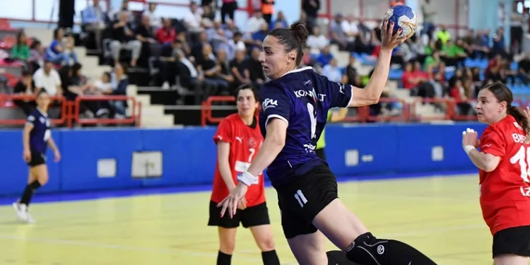 Mavi Kelebekler hentbolde finale yükseldi
