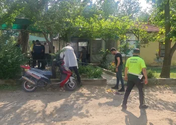 Tartıştığı emekli doktoru başından vurdu