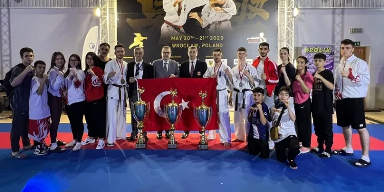 Yıldırımlı sporcular tarih yazdı