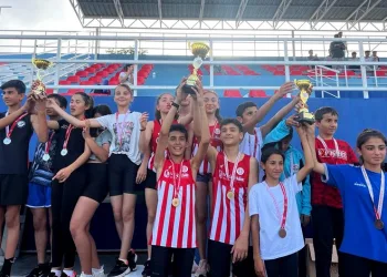 Kırmızı beyazlı atletlerden büyük başarı