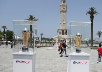 Süper Lig ve 1. Lig şampiyonluk kupaları, İzmir’de görücüye çıktı