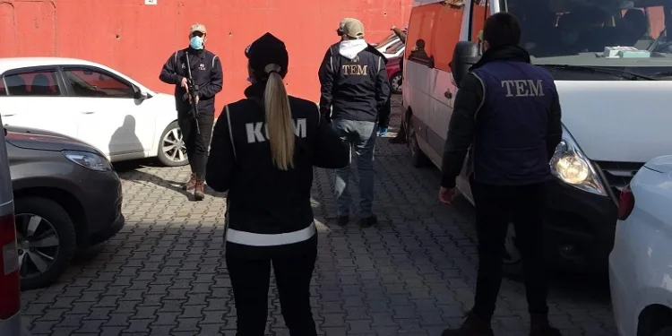 DEAŞ ve PKK operasyonunda 3 kişi yakalandı