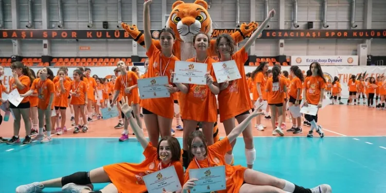 Geleneksel “Mini Tigers Voleybol Şenliği” düzenlendi