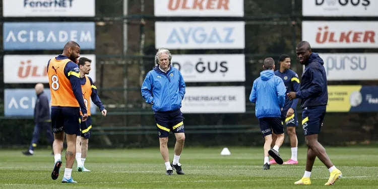 Fenerbahçe, Antalyaspor maçı hazırlıklarına devam etti