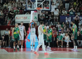 Pınar Karşıyaka, Frutti Extra Bursaspor deplasmanında