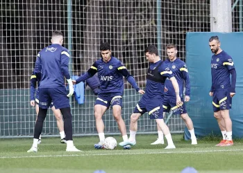 Fenerbahçe, Antalyaspor maçı öncesi kampa girdi