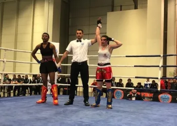 Kız çocuğu kick boks yapamaz diyenlere aldırmadı, Dünya şampiyonu oldu