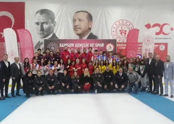 Curlingte heyecan sürüyor
