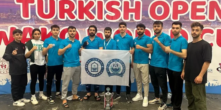 Kick Boks turnuvasında Yıldırım rüzgarı