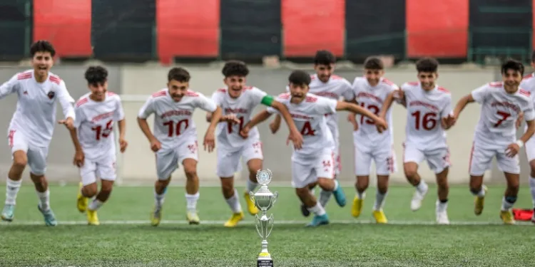 Van Büyükşehir Belediyespor aldığı kupalarla adından söz ettiriyor