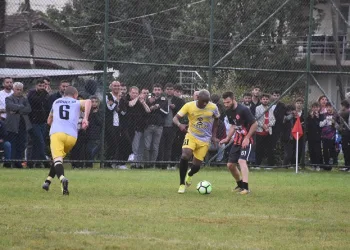 Eski Trabzonsporlu futbolcu İbrahim Yattara etkinlikte forma giydi