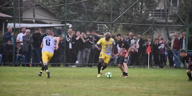 Eski Trabzonsporlu futbolcu İbrahim Yattara etkinlikte forma giydi